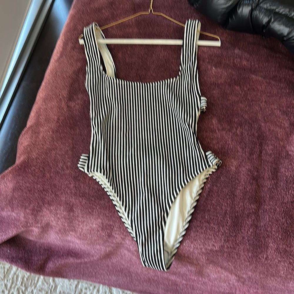 NWT - L*space Swimsuit (8)